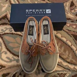 NWT Men’s 8.5 Sperry Topsider Shoes